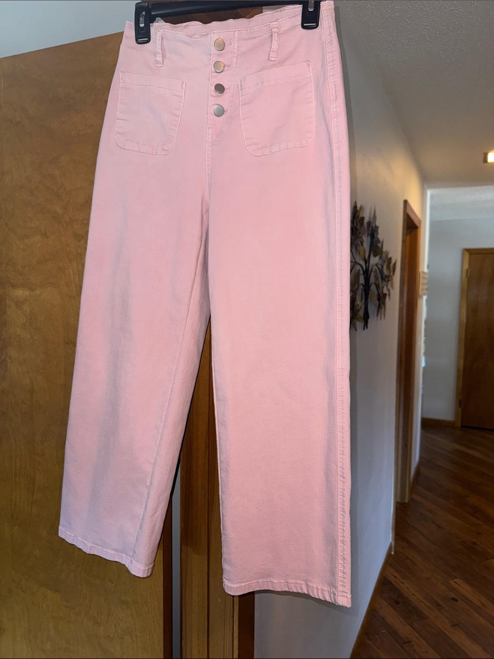 Pink cropped pants